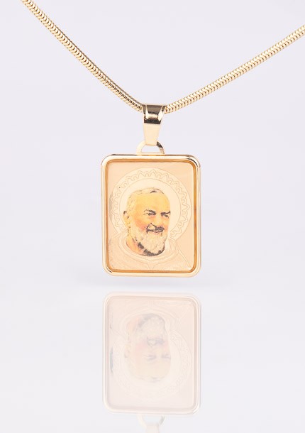 Zlatý medailón sv. Pátra Pia